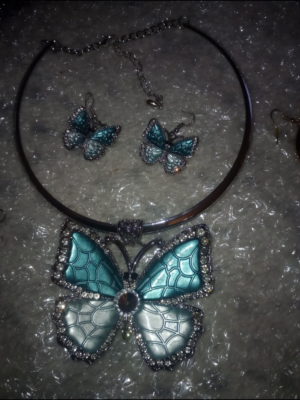 Blue Butterfly Statemnt Pendant Necklace and Earring Set - Picture 4 of 4
